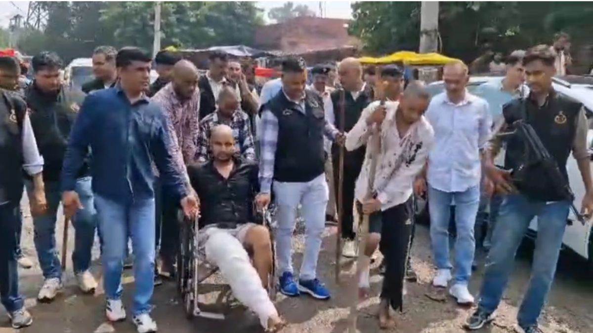 ncr crime branch made ransom seeking criminals kamal bhadana and shashikant walk around dabua market with their heads shaved in faridabad