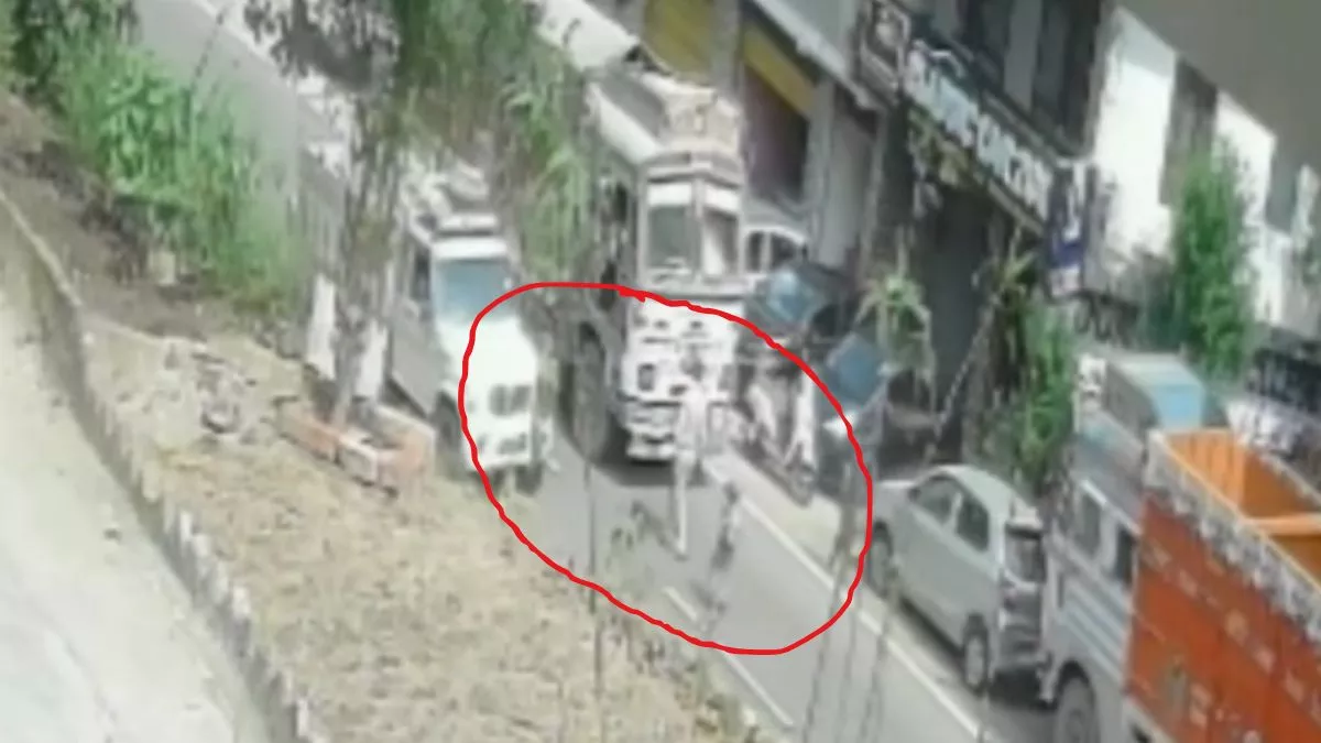 Himachal News: भोटा में ट्राले की चपेट में आ गई 5 साल की मासूम, हालत बेहद नाजुक; हादसे का वीडियो आया सामने