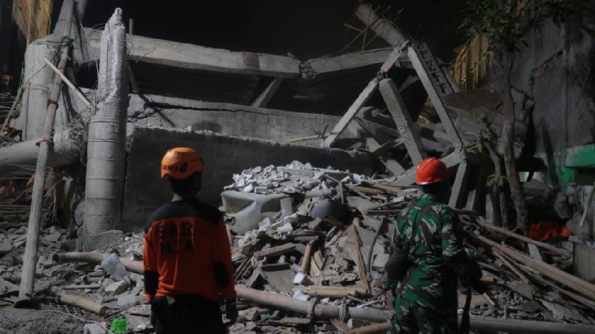 indonesia school collapse many students trapped casualties reported check updates
