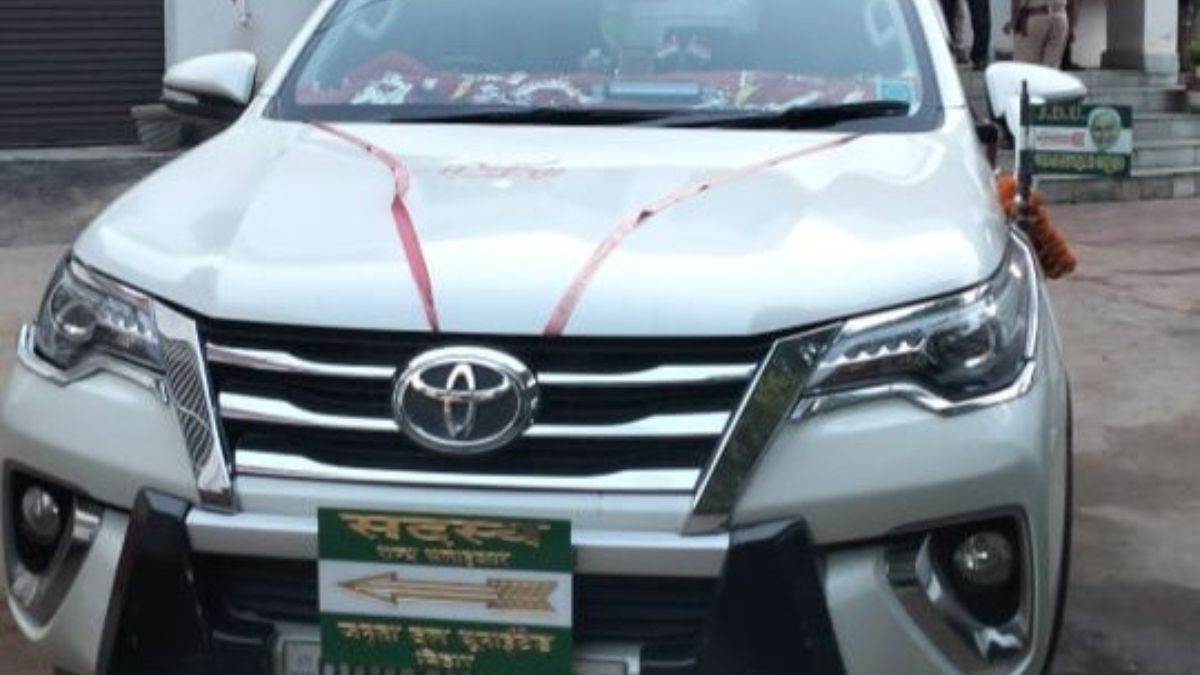 firing and stone pelting on jdu leader sanjay sharmas convoy in bhojpur