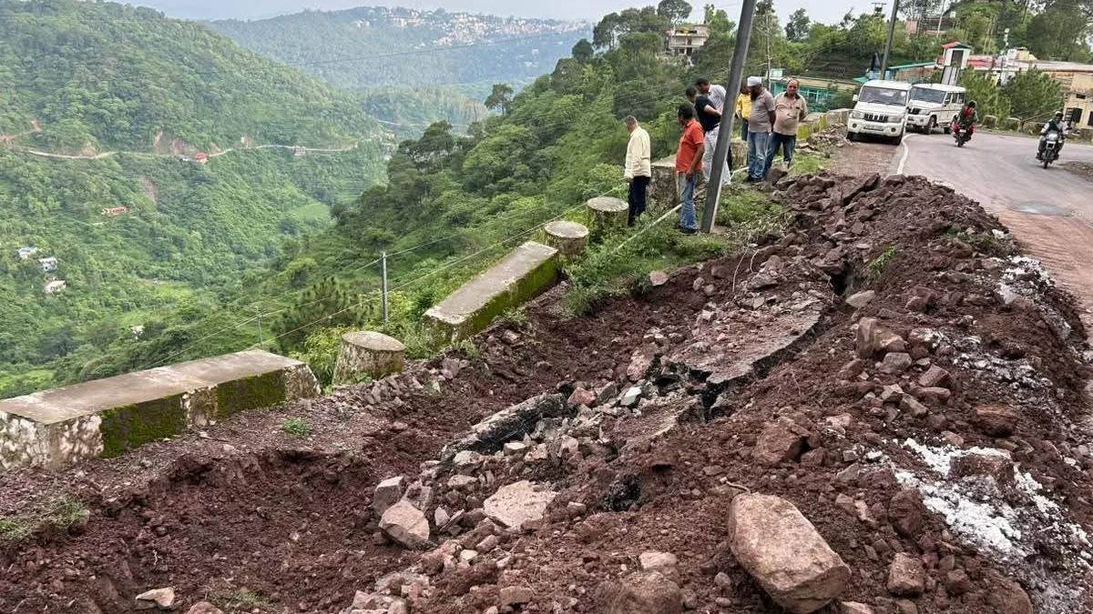 restoring roads after landslides in bhatiyat chamba