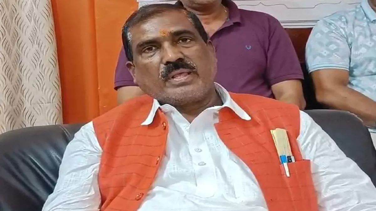 panchayati raj minister son threatened extortion call for 10 lakhs