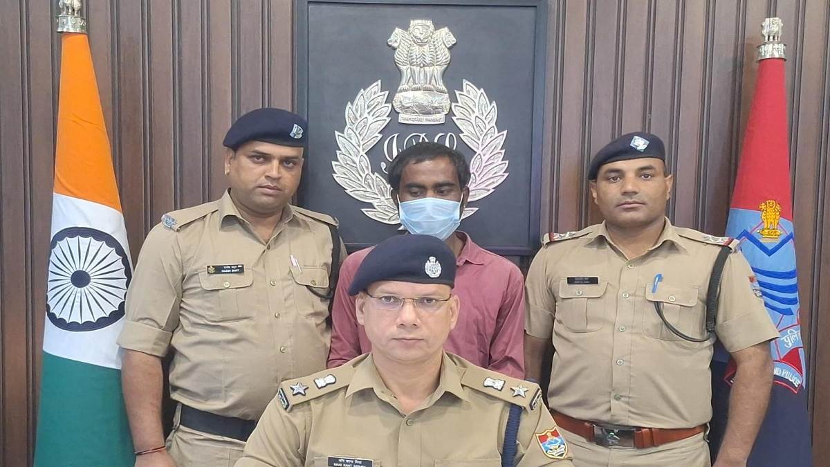 kashipur news police seize 162 kg ganja arrest smuggler