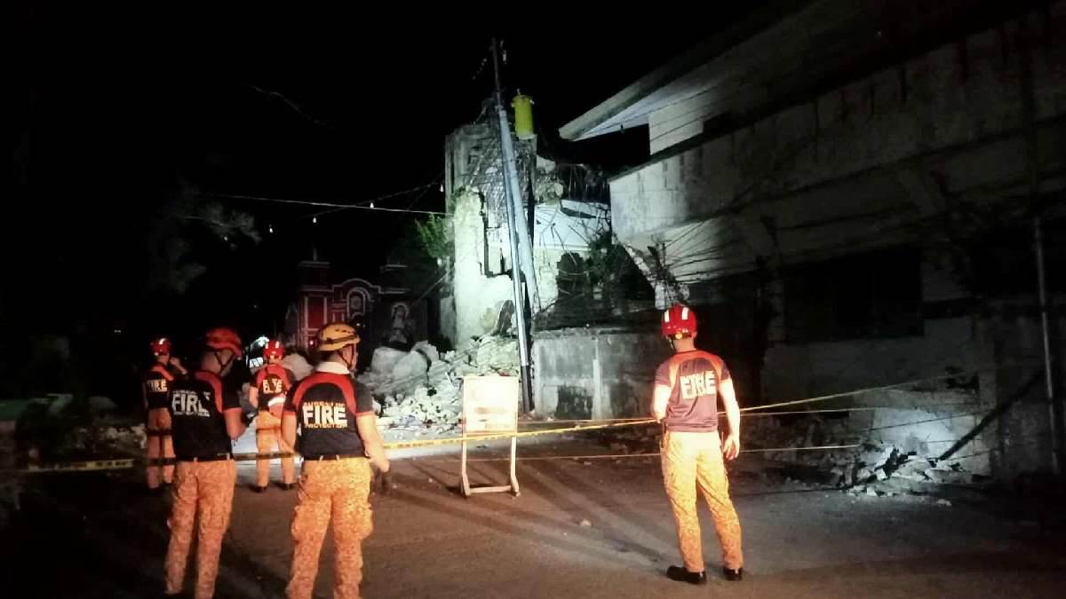 philippines earthquake many dead after major tremor 6 9 magnitude building collapsed
