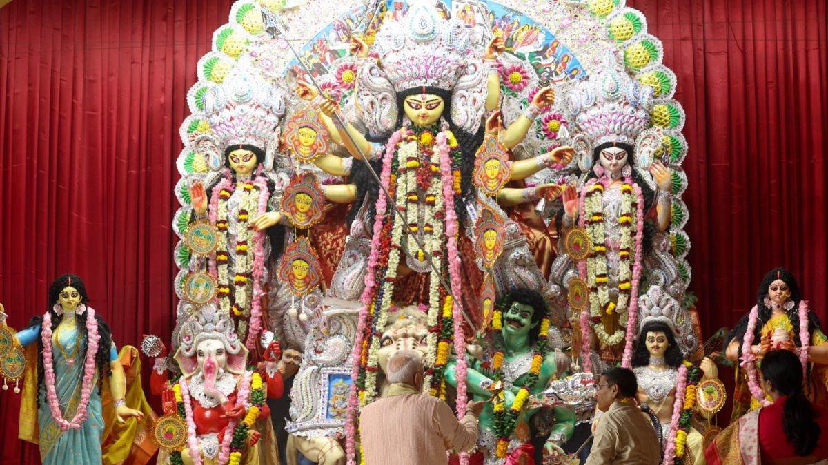 ncr durga puja celebrations at delhis kali mandir 48 year tradition