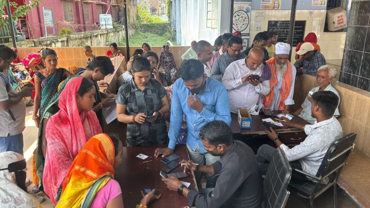 गले में इंफेक्शन, खांसी व वायरल बुखार के बढ़ रहे मरीज, तापमान में लगातार हो रहे उतार-चढ़ाव ने बढ़ाई परेशानी