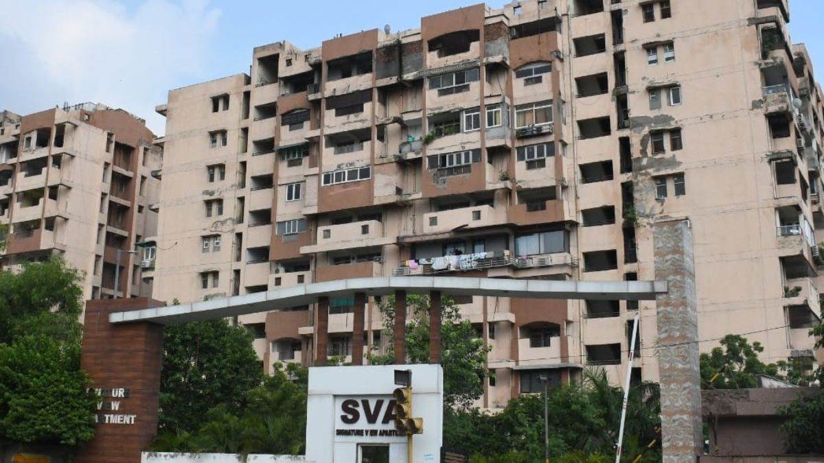 ncr new delhi signature view apartment eviction mcd deadline october12