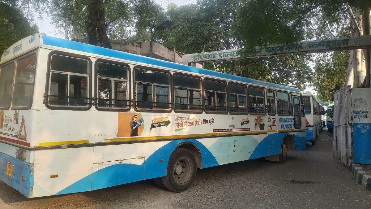 a woman police officer slapped a conductor roadways employees staged a road blockade in yamunanagar