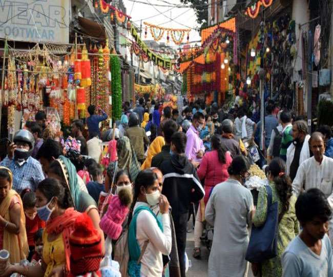 aurangabad market decorated for dhanteras utensils jewelery and cloth market ready to woo customers