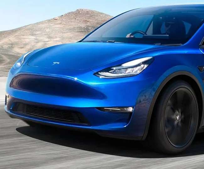 Tesla Model Y की तस्वीरें एक बार फिर ऑनलाइन सामने आई हैं।