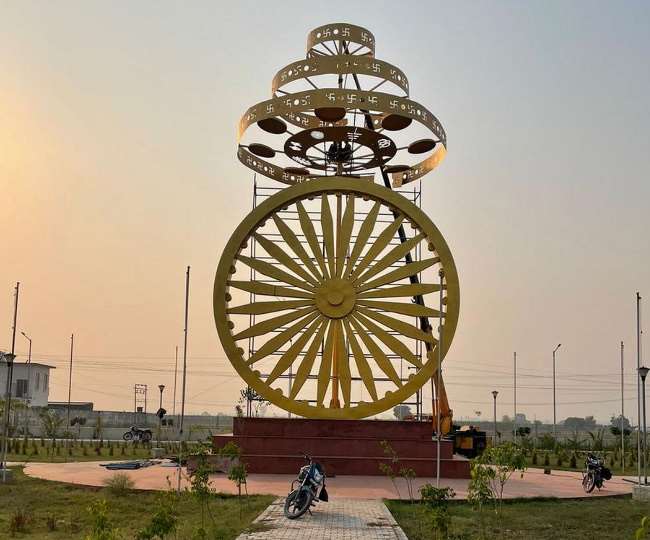 यमुनानगर में देश के सबसे ऊंचे Ashoka Chakra पर स्थापित हुआ अष्टमंगल छत्र, देखिए मनमोहक तस्वीरें