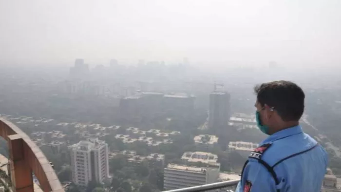 Noida Pollution: नालेज पार्क-5 क्षेत्र में हवा बहुत खराब श्रेणी में दर्ज की गई।