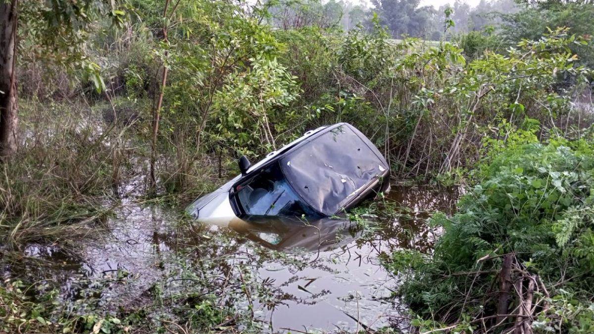 https://www.jagranimages.com/images/newimg/01112022/01_11_2022-car_accident_in_hardoi_23175625.jpg