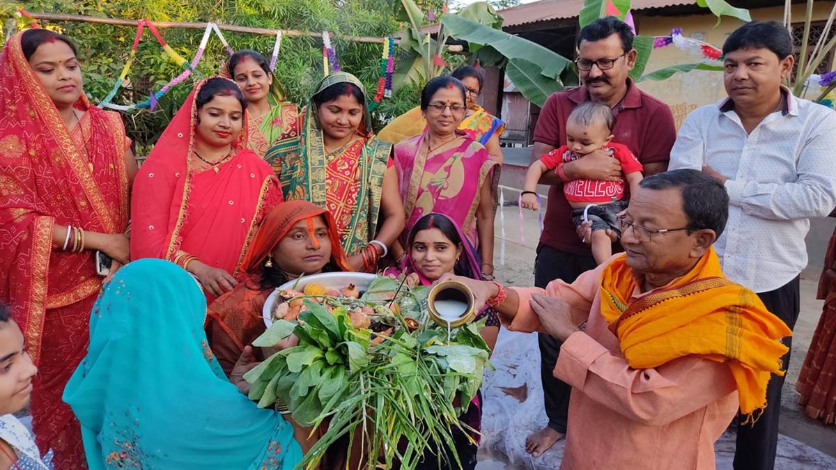 https://www.jagranimages.com/images/newimg/01112022/01_11_2022-chhath_in_family_of_phanishwarnath_renu_23175062.jpg
