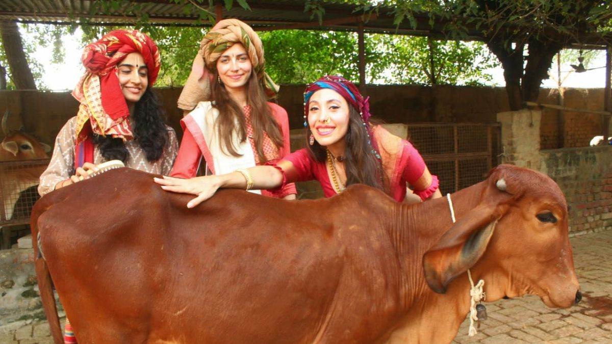 https://www.jagranimages.com/images/newimg/01112022/01_11_2022-gopashtami__23175224.jpg
