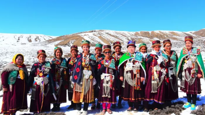 लाहुल स्पीति का टशीगंग मतदान केंद्र पर मौजूद मतदाता। फाइल फोटो