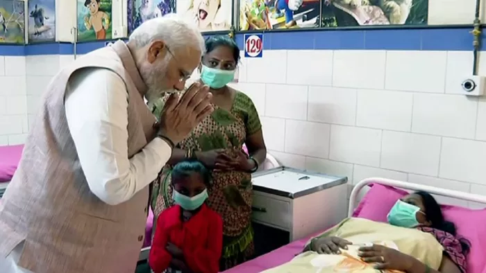 पीएम मोदी ने मोरबी में घटनास्थल का दौरा किया (सोर्स- पीटीआई)