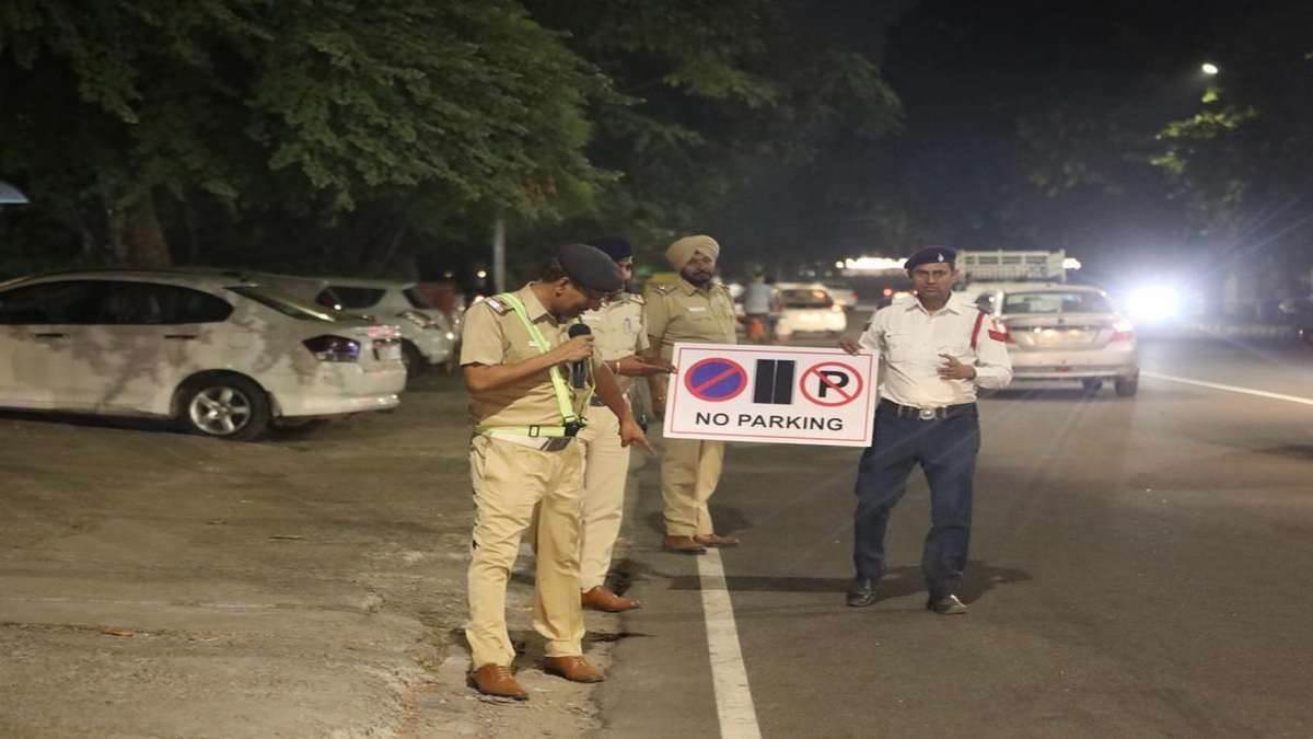 चंडीगढ़ में पुलिस का चालान, जेब्रा क्रासिंग पर खड़ी थी PCR, फोटो खींच