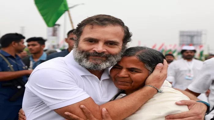 Bharat Jodo Yatra में शामिल हुईं रोहित वेमुला की मां (फोटो- ट्विटर)