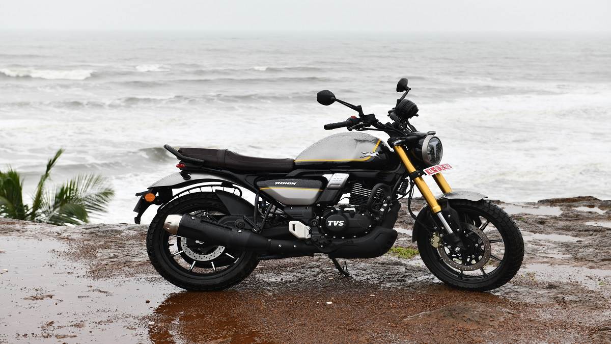 https://www.jagranimages.com/images/newimg/01112022/01_11_2022-ronin_bike_23174942.jpg