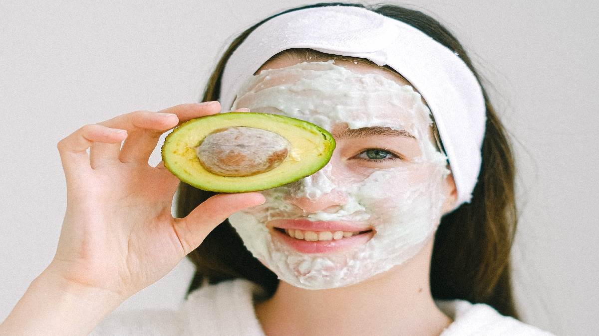 Skin Care For Winter: सर्दियों में त्वचा को रखें कोमल और जवां इन टॉप 10 स्किन केयर प्रोडक्ट्स के साथ
