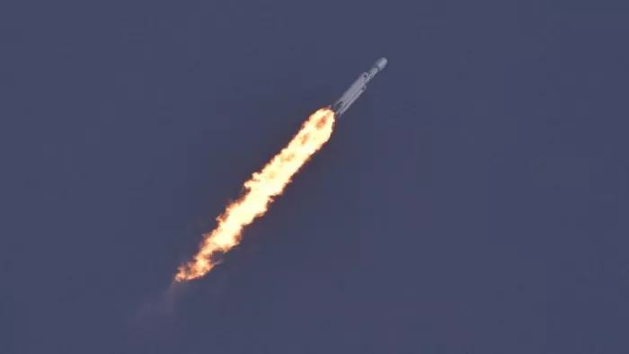 SpaceX ने तीन साल के बाद लॉन्च किया पहला फाल्कन हेवी मिशन (फोटो रायटर)