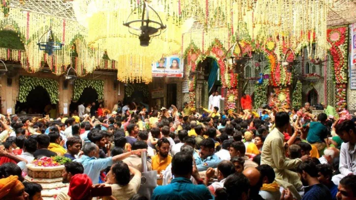 'बांके बिहारी मंदिर कारिडोर के लिए मंदिरों का तोड़ा जाना अस्वीकार्य', आज फिर होगी सुनवाई