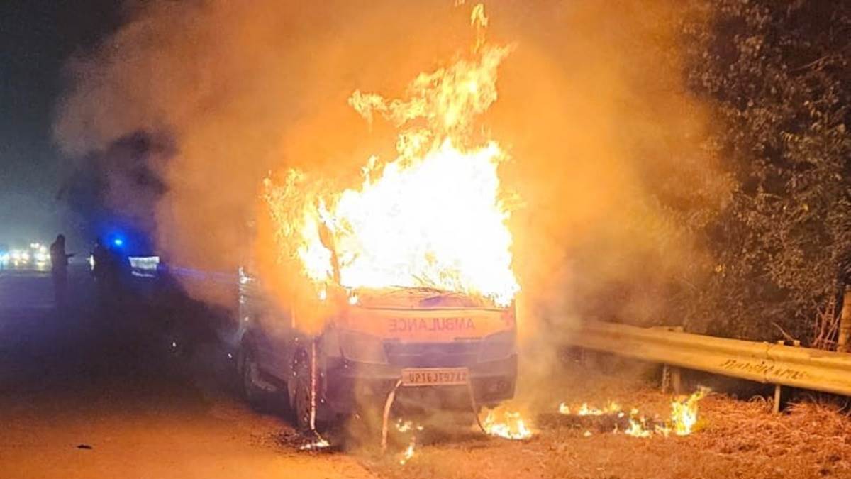 ncr driver and hospital worker jumped to save their lives after ambulance caught fire on yamuna expressway in greater noida