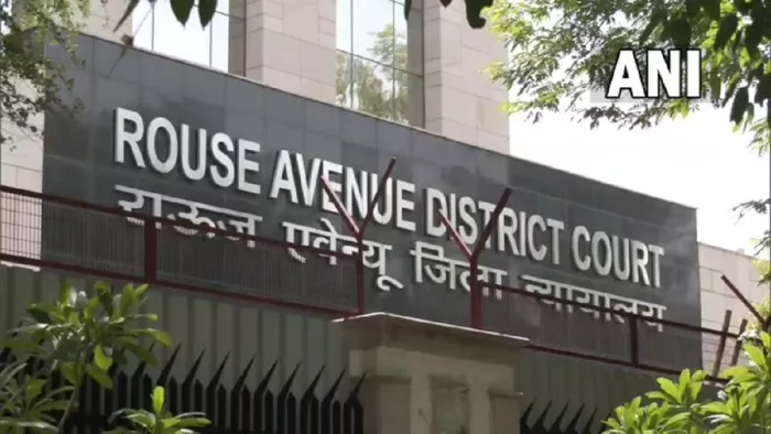 महिला की मौत मामले में दिल्ली की अदालत आरोप तय करने के दिए आदेश।