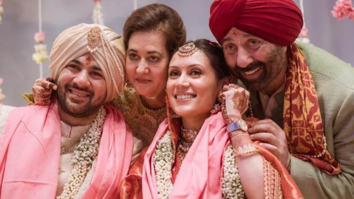 gadar 2 actor sunny deol revealed why his wife pooja stay away from limelight in koffee with karan season 1 old interview viral