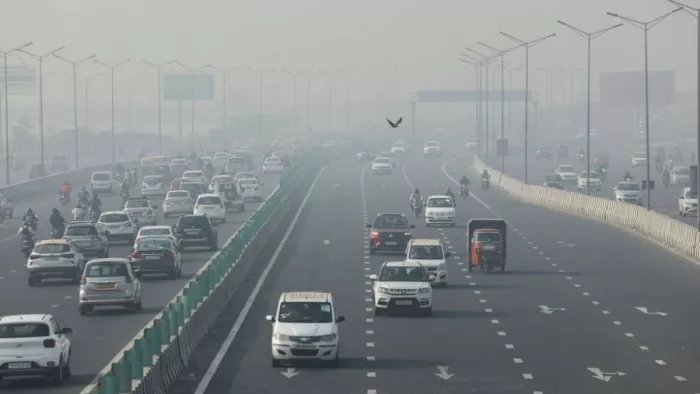 Delhi Weather Update: सुबह हल्की धुंध और दिन में तापमान में इजाफा