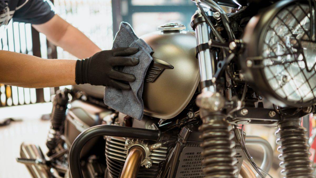 https://www.jagranimages.com/images/newimg/01112024/01_11_2024-bike_maintenance_tips_23824574.jpg