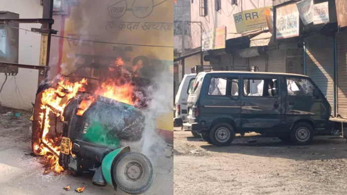 घटना के बाद लोगों ने वाहनों में तोड़फोड़ की और आगजनी को भी अंजाम दिया।