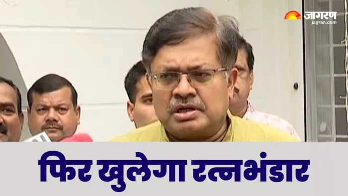 रत्न भंडार के बारे में जानकारी देते कानून मंत्री पृथ्वीराज हरिचंदन।