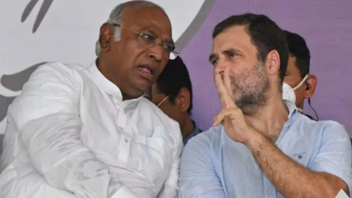 राहुल गांधी और मल्लिकार्जुन खरगे (File Photo)