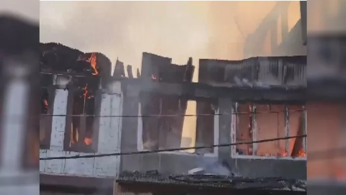 जम्मू-कश्मीर के अनंतनाग में एक के धू-धू कर जले कई मकान, मस्जिद सहित