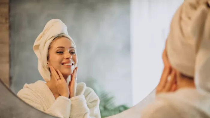 Oily Skin वाले लोग ऐसे रखें अपनी त्वचा का ध्यान (Picture Courtesy: Freepik)