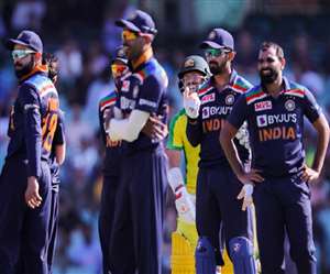 सिडनी वनडे में भारतीय क्रिकेट टींम के खिलाड़ी (फोटो एपी)