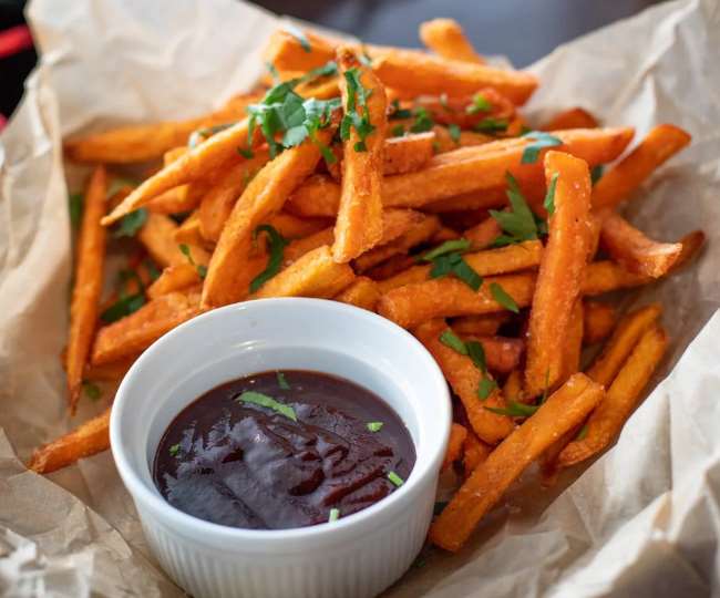 https://www.jagranimages.com/images/newimg/01122021/01_12_2021-french_fries_with_sause_22252372.jpg