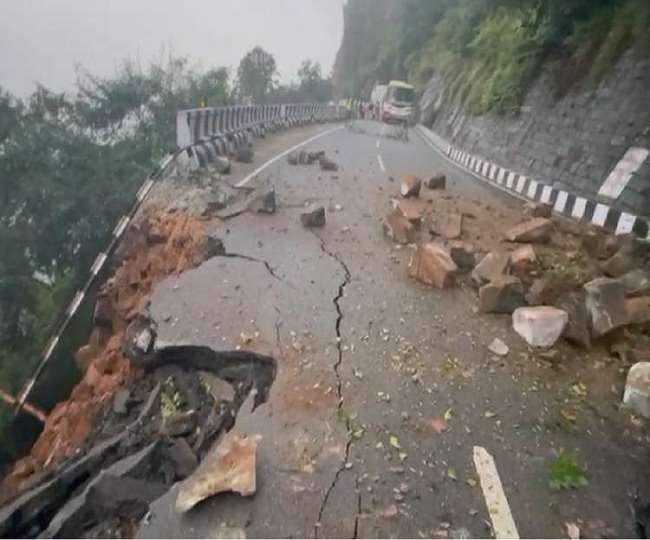 आंध्र प्रदेश: भूस्खलन के बाद तिरुमाला घाट रोड किया गया बंद, यातायात प्रभावित