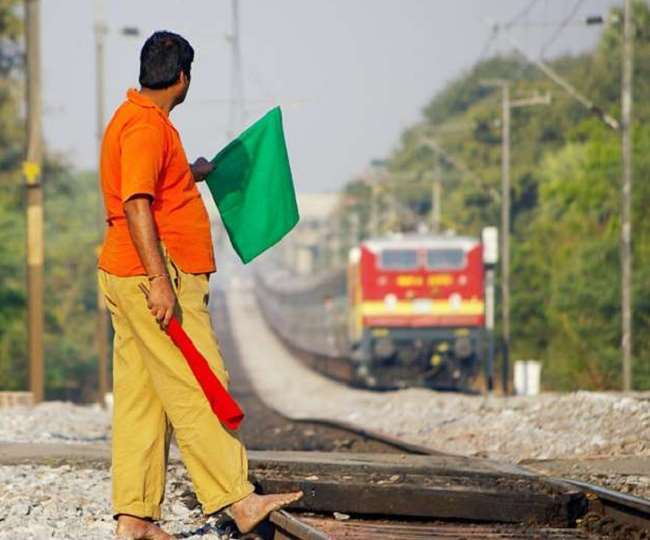 रेलवे ट्रैकों की निगरानी जीपीएस चिप से लैस कीमैन और ट्रैकमैन करेंगे।