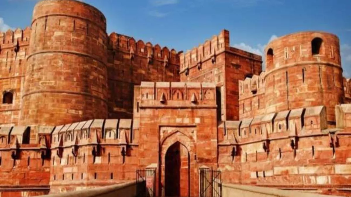 Agra Fort: आगरा में जल्द टिकट विंडो में सुधार हो रहा है।