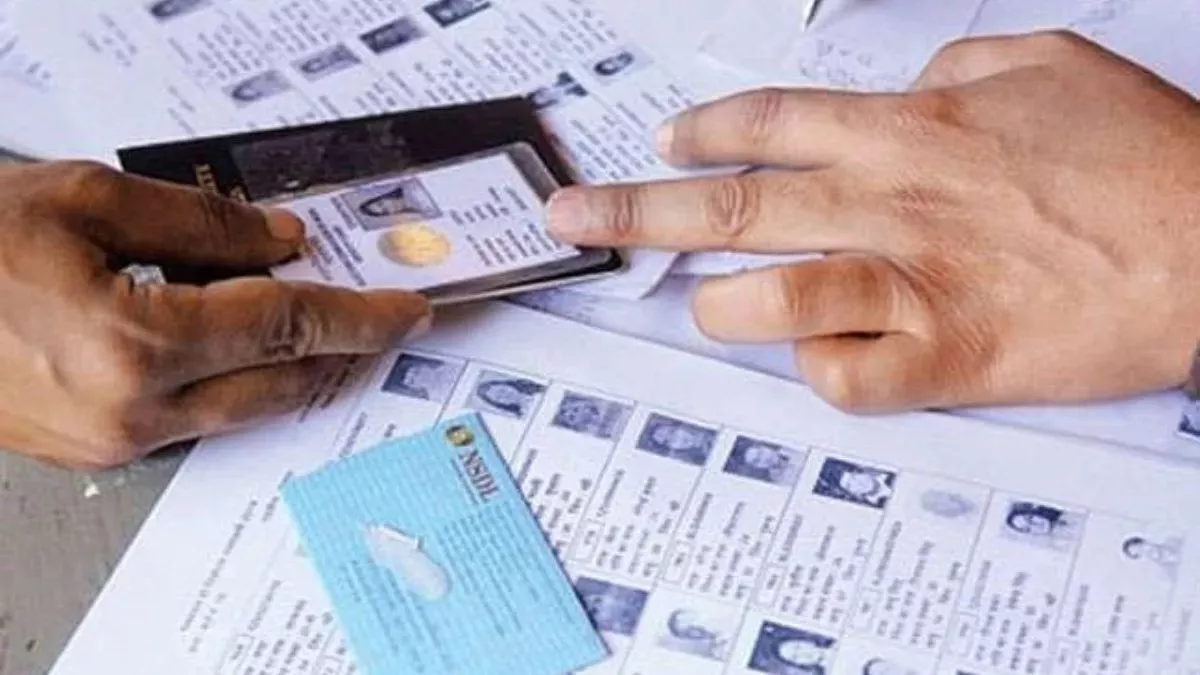 Delhi MCD Election: चुनाव से पहले सामने आए कई फर्जी वोटर कार्ड, शिकायत के बाद भी मतदाता सूची से नहीं हटे नाम