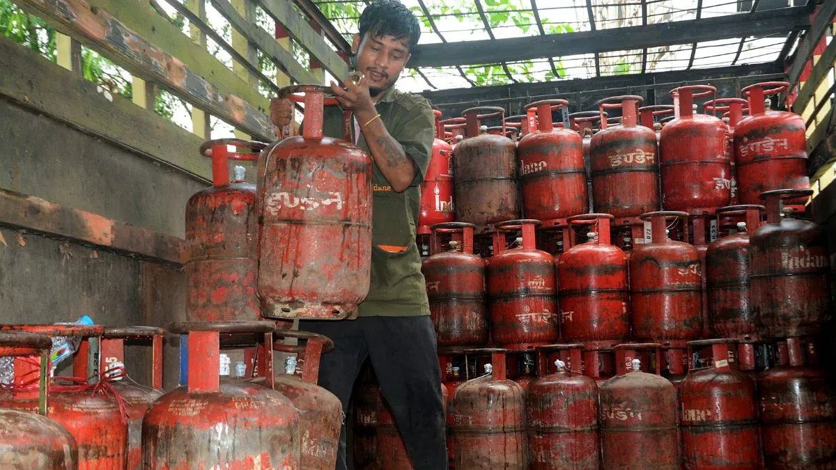LPG Price: Check Gas Cylinder Price in Delhi Noida Ghaziabad Mumbai Varanasi Lucknow Patna and other cities