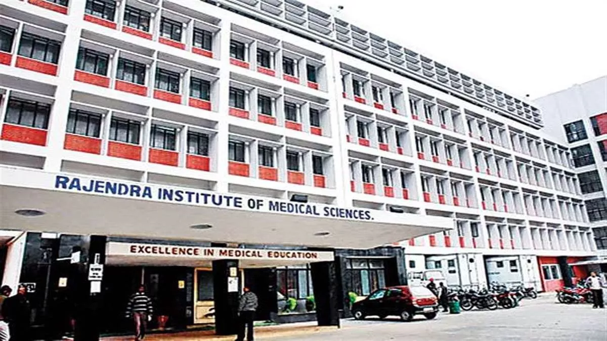 RIMS Ranchi: लांड्री कर्मी के हड़ताल से रिम्स में सर्जरी बंद, नहीं खुल पाया ओटी
