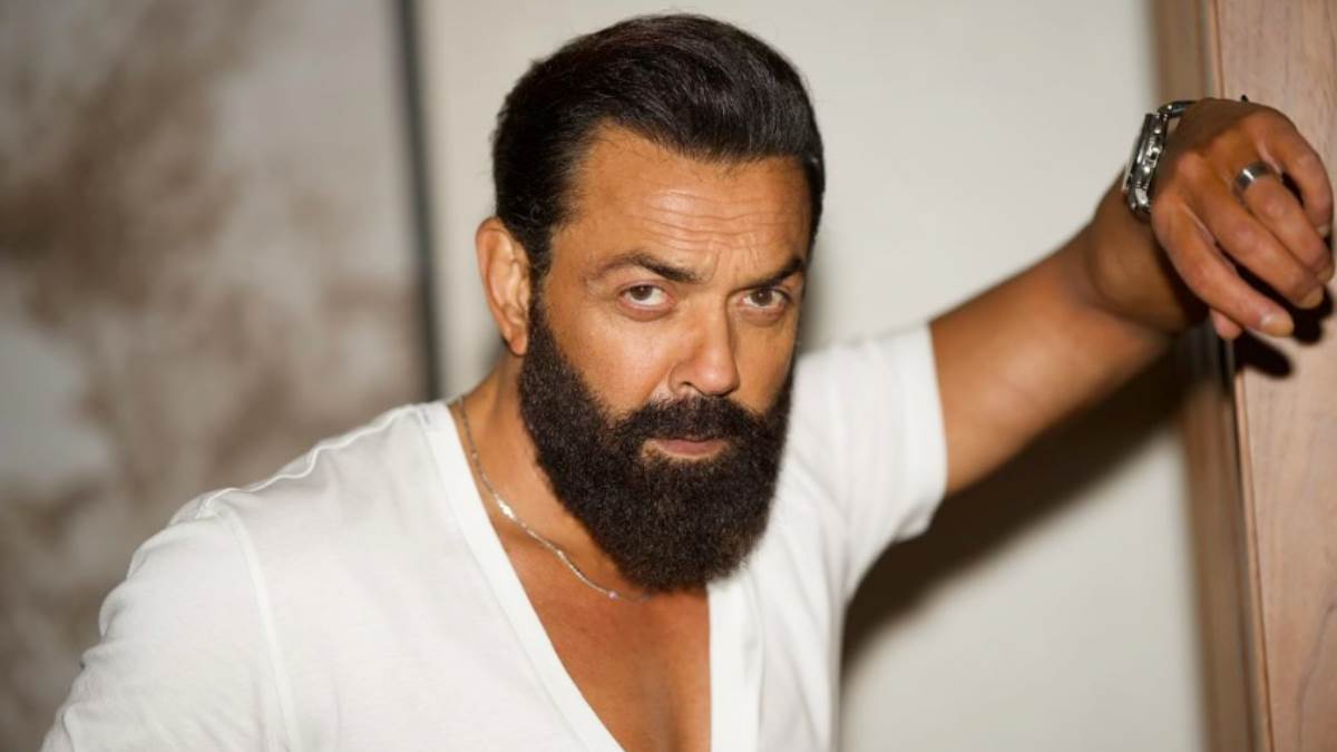 https://www.jagranimages.com/images/newimg/01122023/01_12_2023-bobby_deol_son_video_23593894.jpg