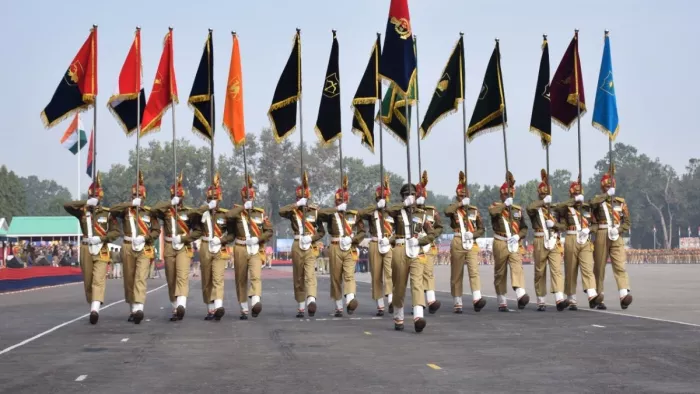 BSF स्थापना दिवस पर जवानों ने दिखाए हैरतअंगेज करतब।