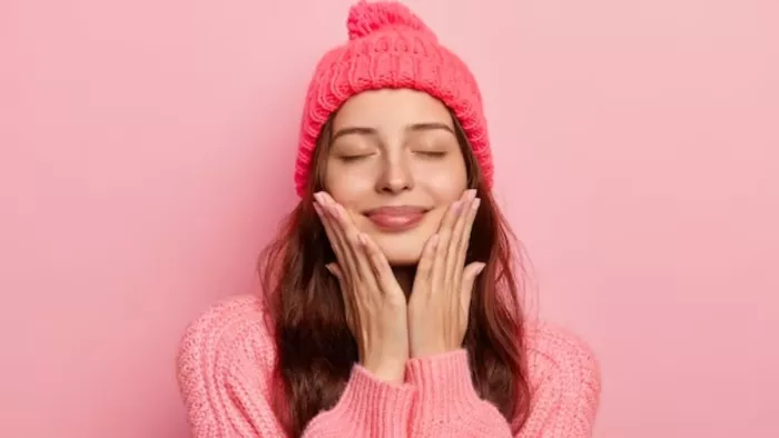 सर्दियों में बचाएं अपने चेहरे को ड्राइनेस से