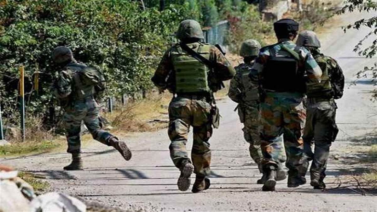 pulwama encounter one lashkar terrorist killed three in shopian and 5 to 6 terrorists still active