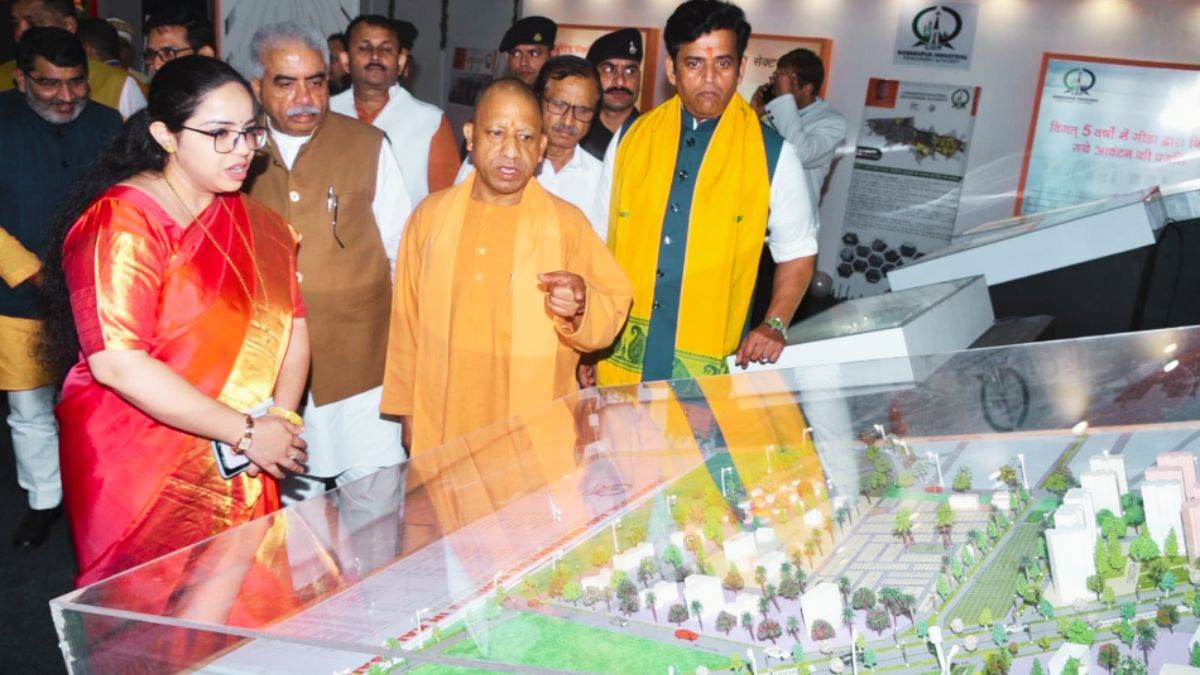 https://www.jagranimages.com/images/newimg/01122023/01_12_2023-gorakhpur_trade_show_5_23593827.jpg